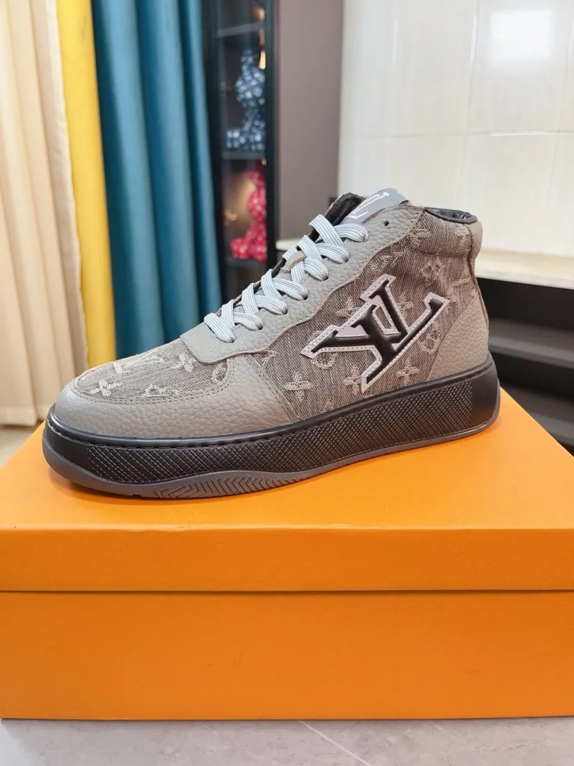 Men's shoes 💰438🌹🌹【LOUIS VUITTON】Same style on Louis Vuitton* official website🚹Men's high-top casual shoes❤️Same style as popular celebrities and big names ~ Best-selling at home and abroad Lv focuses on the checkerboard series...Imported first-layer cowhide with special fabrics➕Full sheep leather lining➕Brand-specific hollow outsole💎Produced by OEM The highest version🔍🔍Number of codes: 38-44,